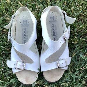 Mephisto Kids White and Beige Leather Buckle Sandals